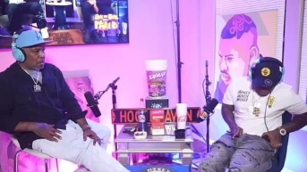 Captura de video de YouTube donde rapero se dispara accidentalmente (INTERNET)