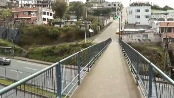 Puente donde el estudiante fue impactado por un rayo (Ecuavisa)