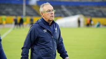 El entrenador Jorge Célico en un partido con Universidad Católica (API)