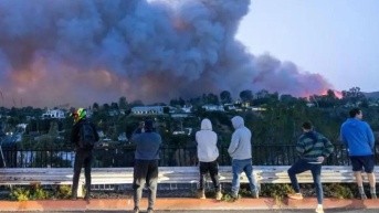 Las autoridades han pedido a los angelinos que se abstengan de salir de sus casas debido a los altos niveles de contaminación. (BBC)