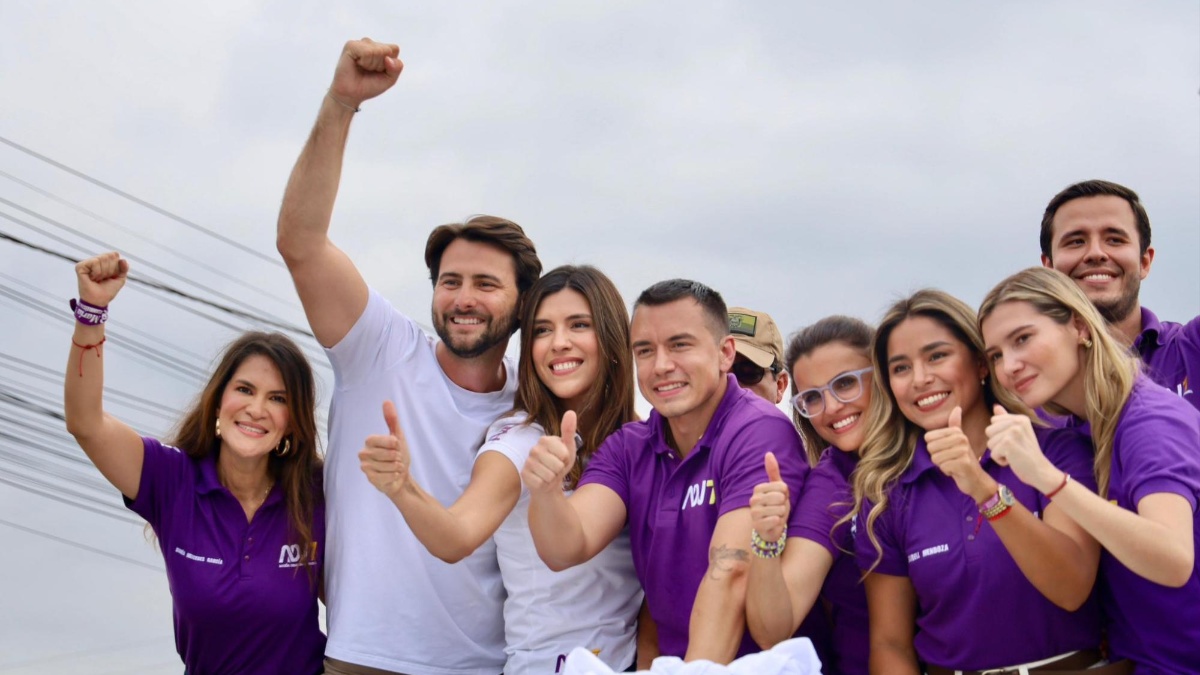 Imagen de un recorrido en Manabí del presidente-candidato Daniel Noboa junto a otros aspirantes a un cargo de elección popular de ADN. (ADN)