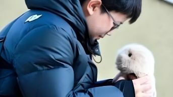 Un robot con forma de conejillo de indias. (X)