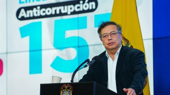 Fotografía cedida por la oficina de prensa de la Presidencia de Colombia del mandatario colombiano, Gustavo Petro, durante el acto de presentación de la Línea Anticorrupción 157, el martes en Bogotá (Colombia). (Foto: EFE)