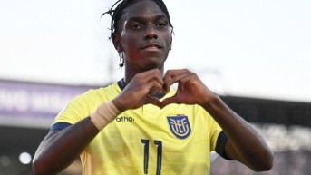 Allen Obando celebrando su gol. (AFP)
