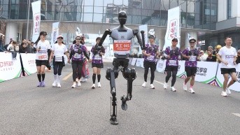 Tiangong, el robot que participó en la media maratón de Yizhuang. (X)
