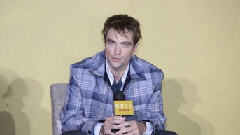 Fotografía del actor estadounidense Robert Pattinson en Corea del Sur (Revista GQ)