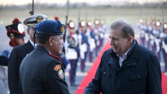 Edmundo González en su llegada a Ecuador (Cancillería)