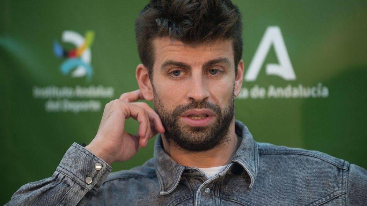 Gerard Piqué es un exfutbolista español reconocido mundialmente por su exitosa carrera en el FC Barcelona, donde ganó numerosos títulos. Además de su faceta deportiva, es conocido por su vida personal y sus diversos proyectos empresariales. (RRSS / Nacho Caballero)