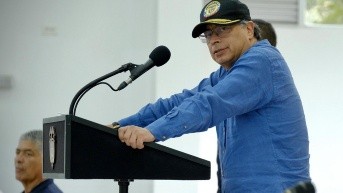 Fotografía cedida por la Presidencia de Colombia del mandatario Gustavo Petro durante un Consejo de Ministros en Ocaña (Colombia). (Foto: EFE)