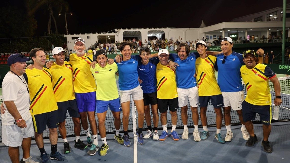 La selección ecuatoriana de Tenis celebrando su pase. (Copa Davis)