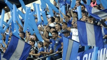 Hincada de Emelec en el estadio George Capwell. (API)