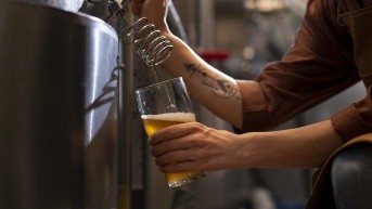 Imagen referencial de una bebida alcohólica. (Freepik)