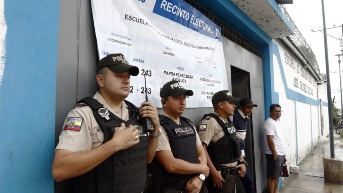 La Policía identificó 813 recintos ubicados en distritos priorizados debido a la violencia. (API)