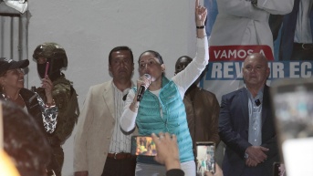 Luis González el 9 de febrero luego de conocer que pasa a segunda vuelta. (API)