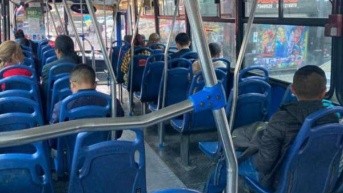 Imagen referencial de usuarios de transporte público. (Quito Informa)