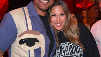 "Yo pensaba terminar el martes normalito, pero acabo de conocer a Will Smith", escribió Jaramillo junto a la fotografía. (Tomada de la cuenta de Instagram @ale_jaramillo.)