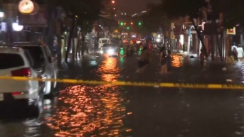 Imagen por inundaciones en Sauces 6, en Guayaquil. (Televistazo)