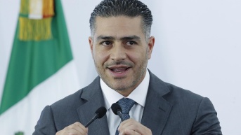 El secretario de Seguridad y Protección Ciudadana, Ómar García Harfuch, habla durante una rueda de prensa este jueves, en Ciudad de México (México). (Mario Guzmán / EFE)