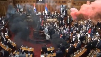 Parlamento de Serbia bajo ataque (X)