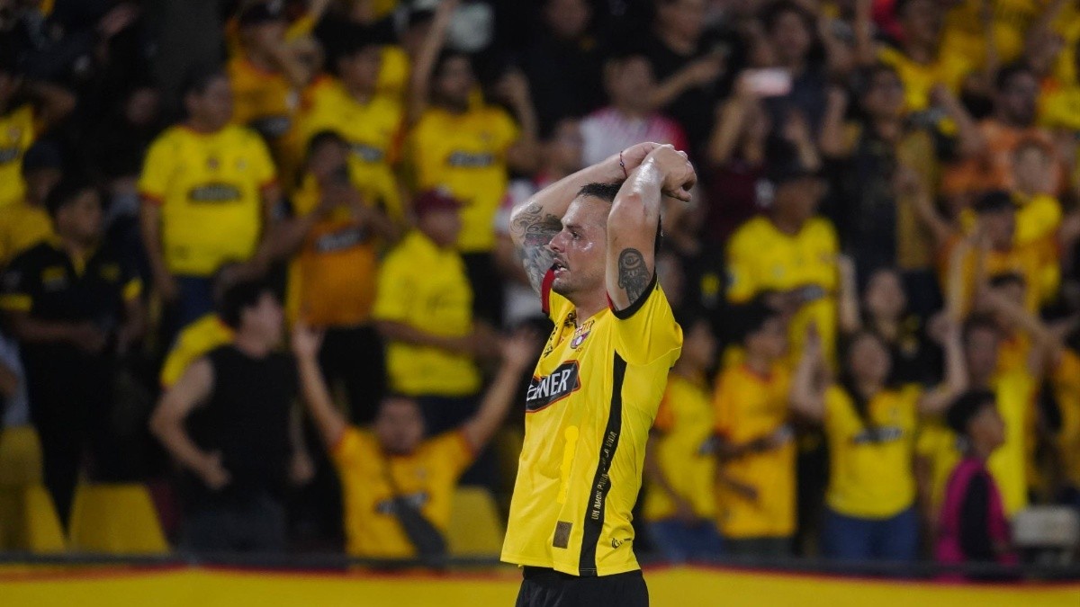 Octavio Rivero falló un penal ante El Nacional por la Copa Libertadores. (API)