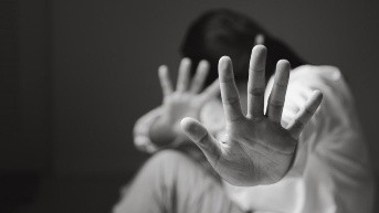 Imagen referencial de una víctima de agresión. (Canva)