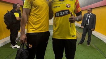 El arquero de Barcelona SC, José David Contreras, y Máximo Banguera (Redes sociales)