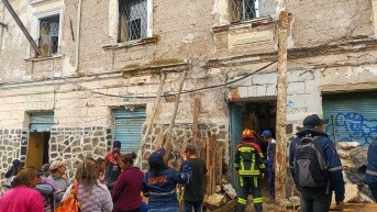 Exteriores de la casa ubicada en La Tola. (Bomberos Quito)