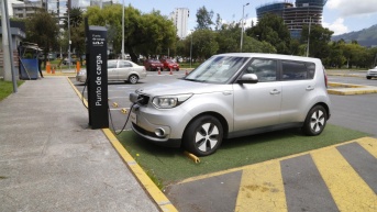 Imagen referencial de puntos de carga. (Quito Informa)