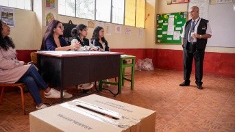 Proceso de sufragio en la primera vuelta de las elecciones 2025. (Flickr CNE)