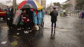 Fuerte lluvia en el sector de la Av Naciones Unidas y 6 de Diciembre, estadio Olímpico Atahualpa. (API)