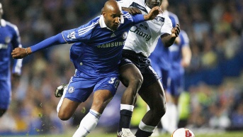 Segundo Alejandro Castillo en su etapa en el Everton de la Premier League. (AFP)