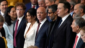 De derecha a izquierda: Mark Zuckerberg, Jeff Bezos, Sundar Pichai y Elon Musk en la ceremonia de inauguración de Donald Trump en Washington D. C., el 20 de enero de 2025. (AFP)