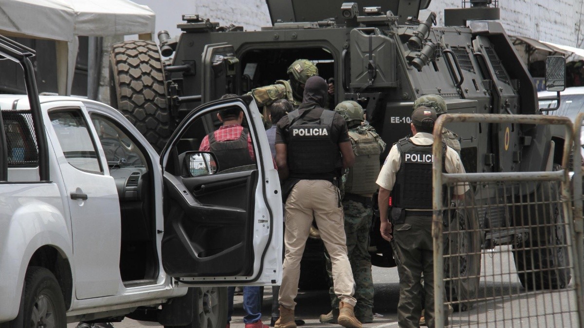 Mayra Salazar fue ingresada en una tanqueta militar. (API)