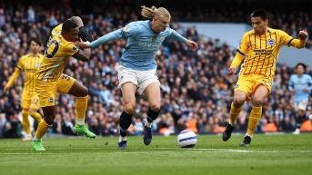 Pervis Estupiñán y Erling Haaland anotaron goles en el empate entre Brighton y Manchester City por la Champions League (EFE)