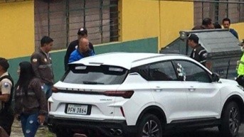 Una mujer fue asesinada cuando transitaba en un vehículo por el sector El Bosque, en Quito. (Cortesía)
