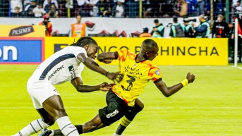 Liga de Quito vs. Barcelona en el 2024. (API)