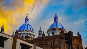 Imagen referencial de un día poco nublado en Cuenca, Ecuador. (PIXABAY)