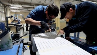 Imagen referencial. Proceso de impresión de papeletas para las elecciones de febrero 2025. (Flickr CNE)