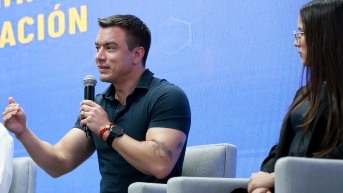 Daniel Noboa en un conversatorio sobre educación en Guayaquil el 24 de marzo de 2025 (Flickr Presidencia)