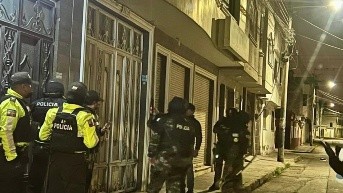 Imagen de allanamientos realizados por la Fiscalía y la Policía Nacional en Guano y Riobamba, (Fiscalía)