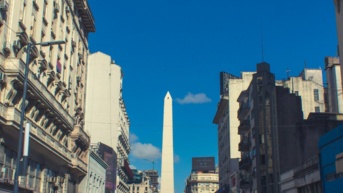 Imagen tomada del Obelisco de Buenos Aires, subida el 20 de septiembre de 2020 a la plataforma gratuita Unsplash. (Maurício Gurdiano/Unsplash)