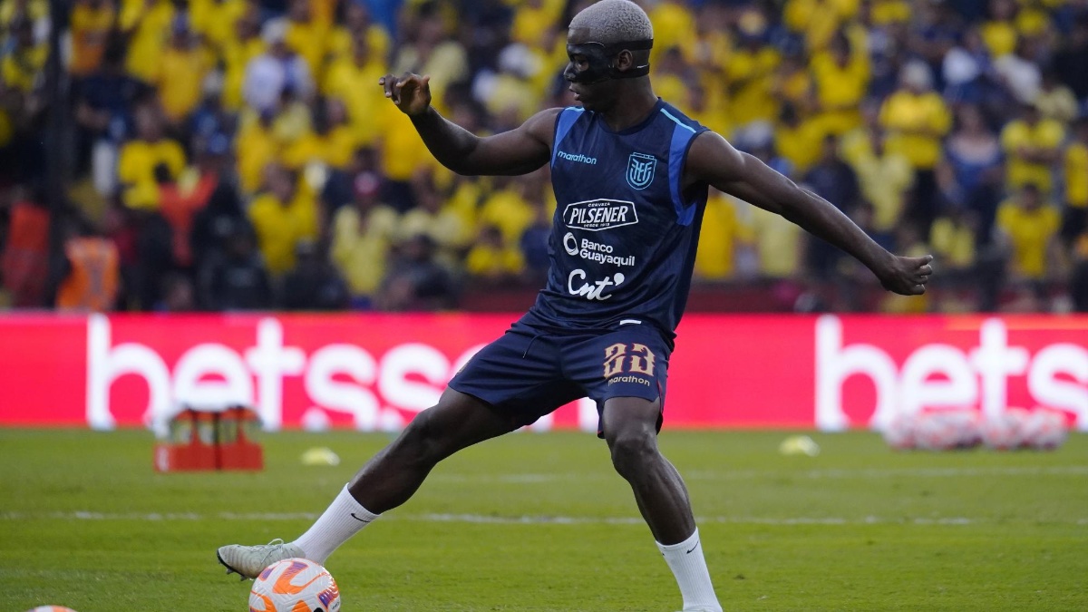 Moisés Caicedo en trabajo competitivo con la selección de Ecuador. (API)