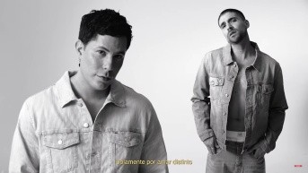 Christian Chávez y Johann Vera en el videoclip de Clóset. (YouTube)