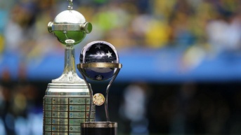 Los trofeos de la Copa Libertadores y Sudamericana. (Archivo)
