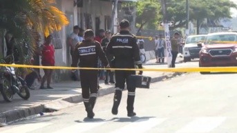 La Policía recabando indicios de un asesinato. (Archivo / Ecuavisa)