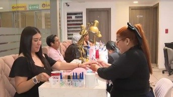 Personas en  salón de belleza. (Foto: Televistazo)