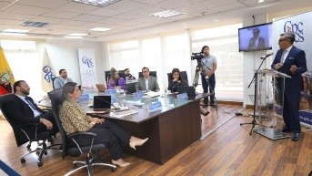 Momento en el  que Paúl Ocaña, presidente de la Federación Nacional de Abogados, interviene. (Cortesía del Cpccs)