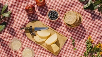 Imagen referencial de comida saludable durante un picnic. (Freepik)