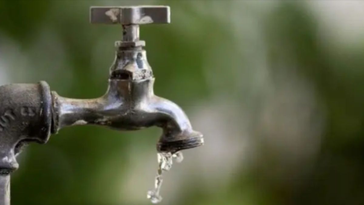 Imagen referencial de un grifo con poca agua. (Freepik)