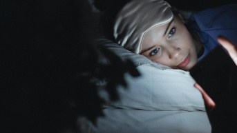 Dormir con el celular (Internet)